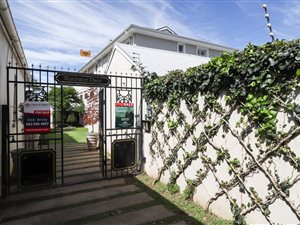 2 Bed Apartment in West Hill
