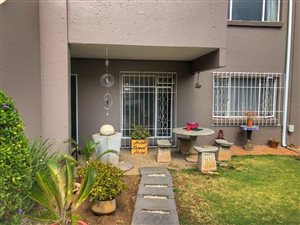 2 Bed Flat in Brackendowns