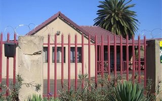 3 Bedroom House in Rhodesfield