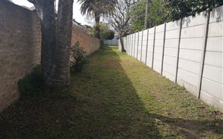 893 m² Land available in George South