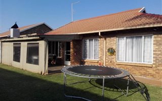 3 Bedroom Townhouse in Rietvalleirand