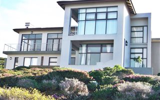 4 Bedroom House in Pinnacle Point Golf Estate