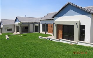 3 Bedroom House in Midstream Ridge Estate