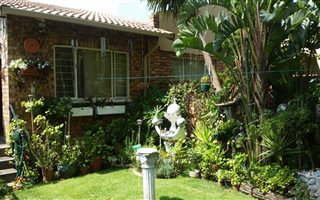 2 Bedroom Townhouse in Wilgeheuwel