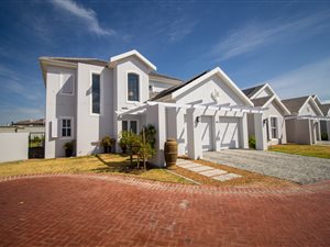 4 Bed House in Val de Vie