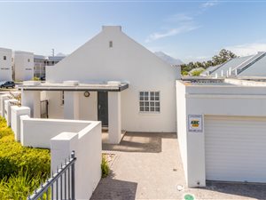 3 Bed House in Nuutgevonden