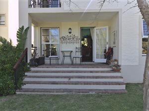 3 Bed Apartment in Onder Papegaaiberg