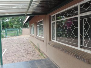 460 m² Commercial space in Horison Park