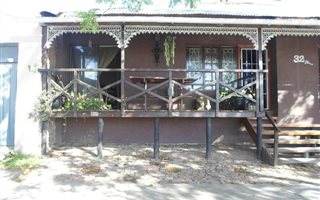 6 Bedroom House in Uitenhage Central
