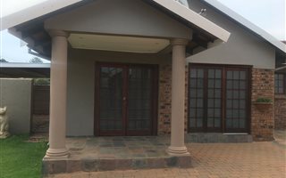1 Bedroom Garden Cottage in Valhalla