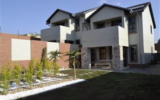 3 Bedroom Townhouse in Kyalami Hills