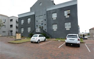 608 m² Commercial space in Sunninghill