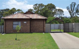 3 Bedroom House in Clayville