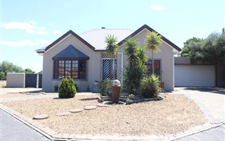 4 Bedroom House in Amandelsig
