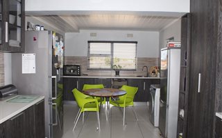 4 Bedroom House in Amandelsig