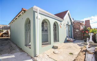 2 Bedroom House in Kensington