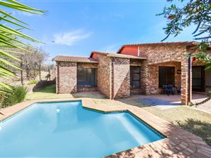 3 Bed Simplex in Douglasdale