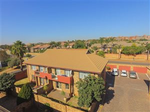 3 Bed Townhouse in Zwartkop