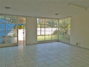 3 Bed Apartment in Fairmount