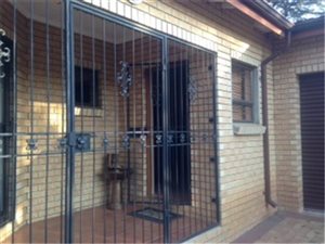 2 Bed Garden Cottage in Johannesburg North