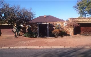 4 Bedroom House in Krugersdorp North
