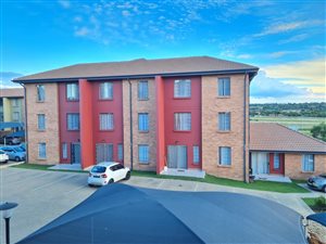 2 Bed Apartment in Rooihuiskraal North