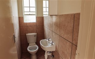 4 Bedroom Duplex in Hazeldean (Silverlakes Surroundings)