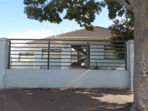 4 Bed House in Goodwood