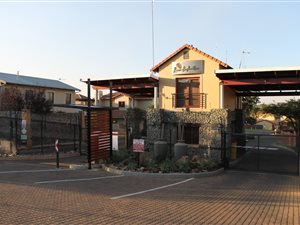 2 Bed House in Ruimsig