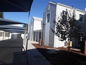 2 Bed Townhouse in Paarl Central East