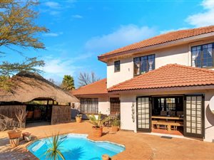 5 Bed House in Buurendal