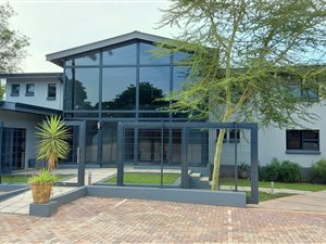 930 m² Commercial space in West Acres