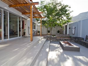 4 Bedroom House in Paarl Central West