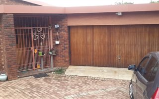 3 Bedroom House in Constantia Kloof
