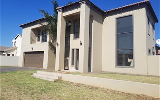3 Bedroom House in Monavoni
