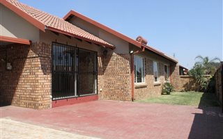 3 Bedroom Townhouse in Modelpark