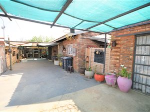 3 Bed House in Eike Park