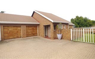 3 Bedroom Townhouse in Die Heuwel