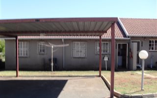 2 Bedroom Townhouse in Roodepoort West