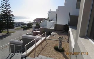 5 Bedroom House in Beachview
