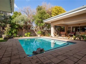 4 Bed House in Silver Lakes Golf Estate