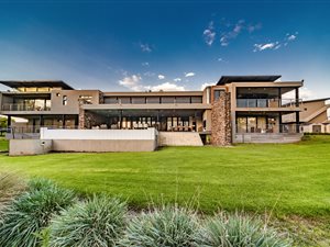 5 Bed House in Lanseria and surrounds
