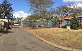 3300 m² Industrial space in Shortts Retreat