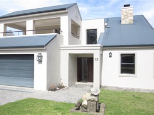 4 Bed House in Hemel en Aarde