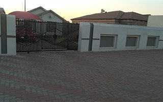 3 Bedroom House in Geluksdal