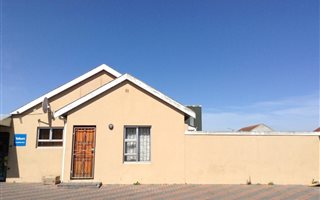4 Bedroom House in Weltevreden Valley