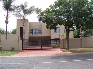7 Bed House in Wingate Park