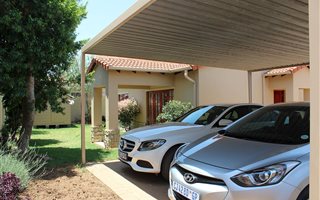 2 Bedroom Cluster in Blue Hills