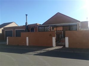 2 Bed House in Malibu Village