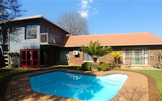 5 Bedroom House in Pierre van Ryneveld
